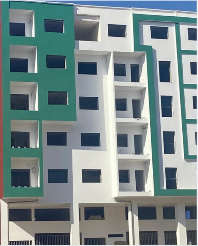 Façade finale de l’immeuble R+5 à Al-Huda
